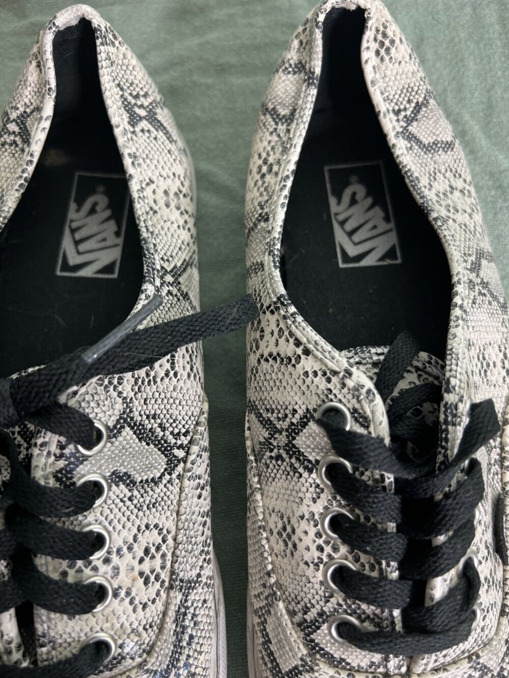 VANS Black & White Faux Snakeskin Pattern Sneakers SZ Men's 12 - Picture 5 of 11